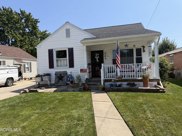 213 N Collinwood Avenue, Fremont, OH 43420