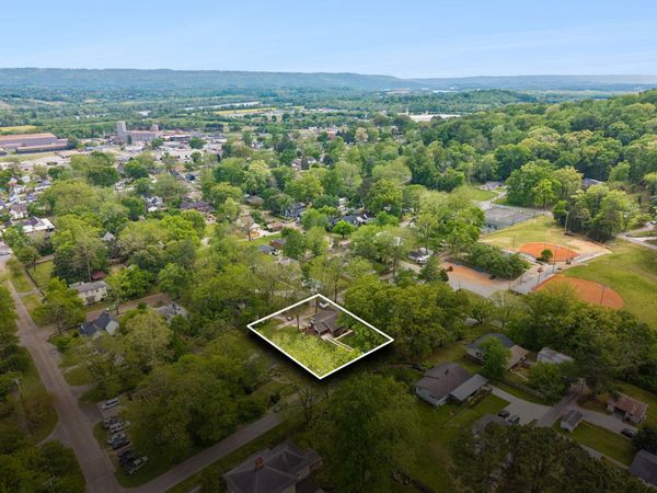 411 Pine Avenue , South Pittsburg, TN 37380