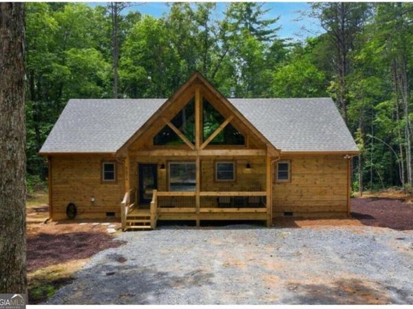 1074 Lees Ride, Mccaysville, GA 30555