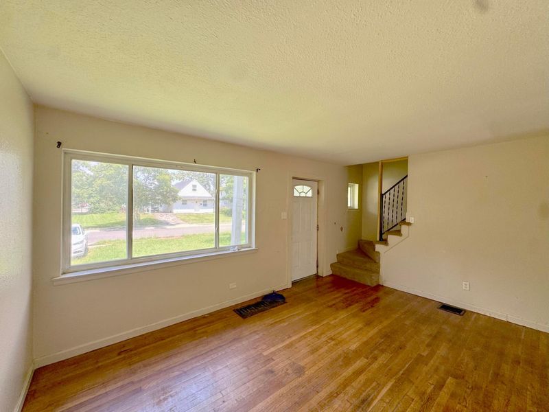 3351 Eakin Road , Columbus, OH 43204 Photo 3