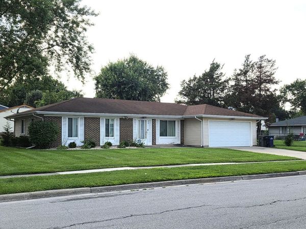 154 Stonehurst Drive , Elgin, IL 60120