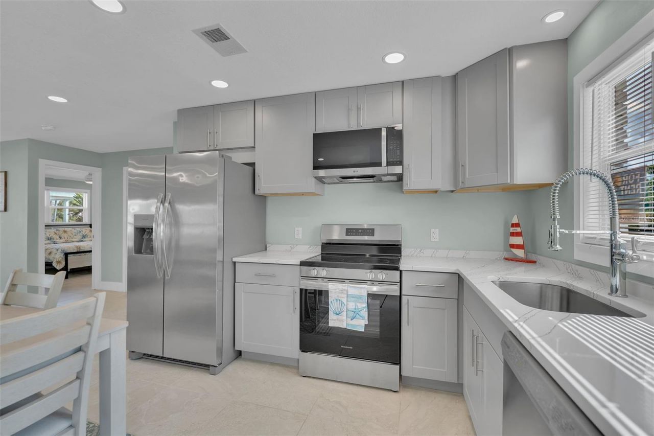 713 Saint Judes Drive S, Unit 2, Longboat Key, FL 34228 Photo