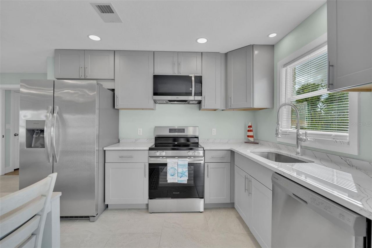 713 Saint Judes Drive S, Unit 2, Longboat Key, FL 34228 Photo