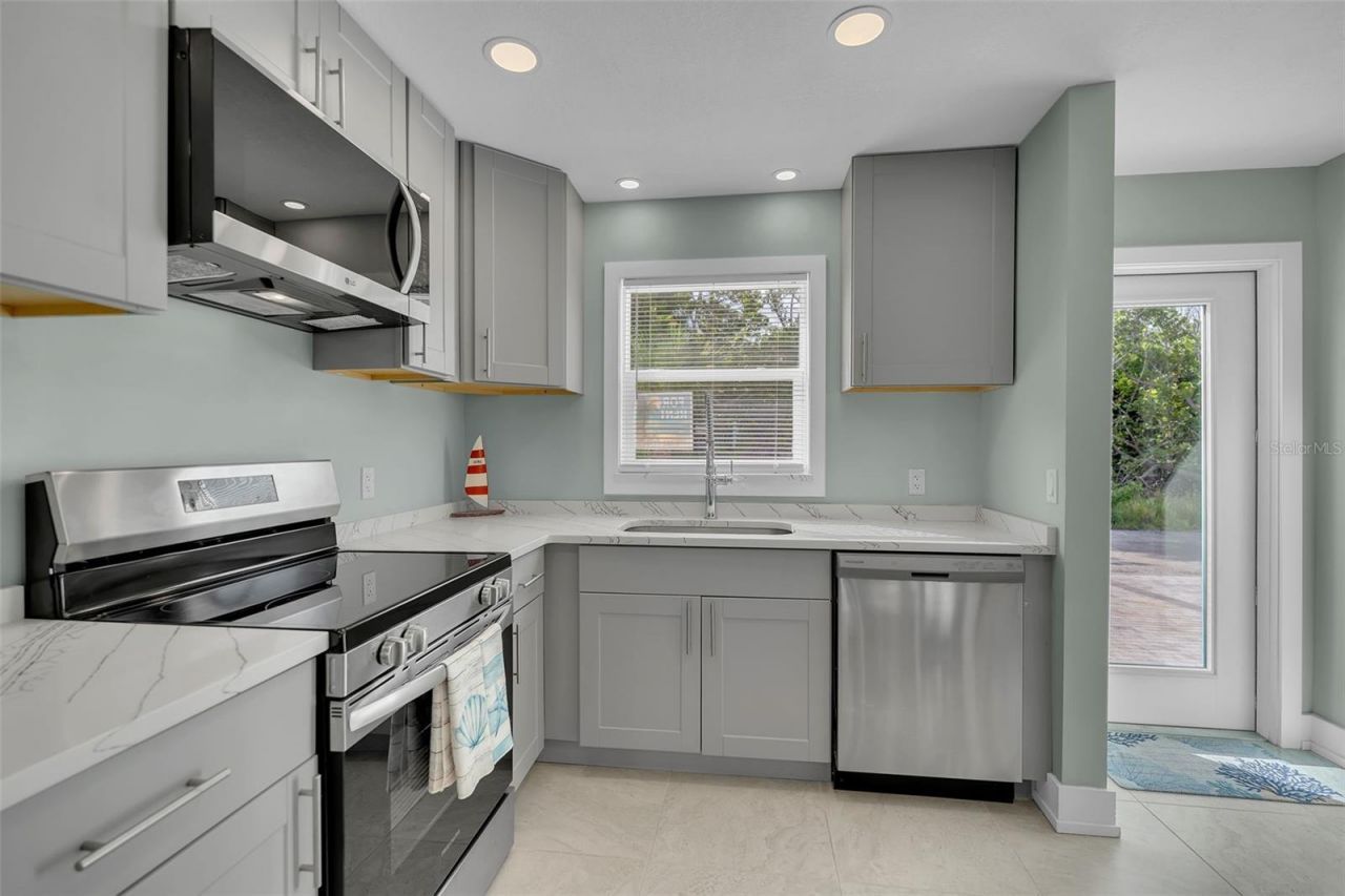 713 Saint Judes Drive S, Unit 2, Longboat Key, FL 34228 Photo