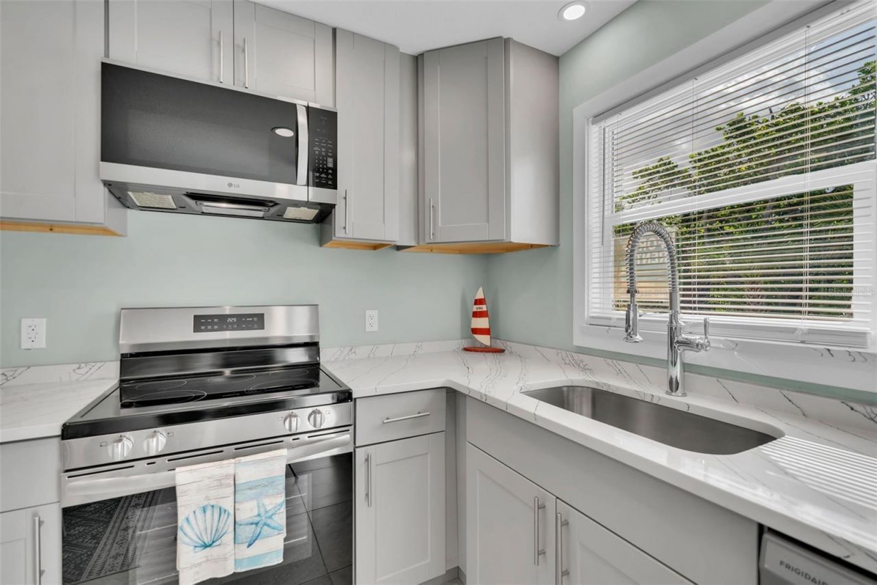 713 Saint Judes Drive S, Unit 2, Longboat Key, FL 34228 Photo
