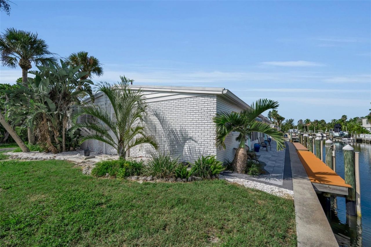 713 Saint Judes Drive S, Unit 2, Longboat Key, FL 34228 Photo