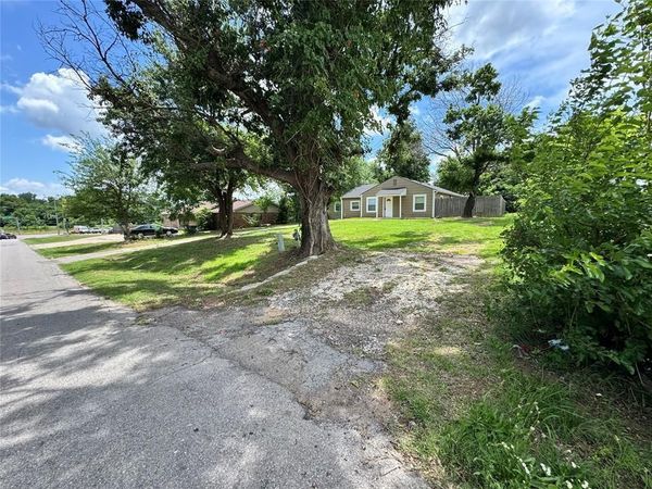 2411 N Clarke Street, Choctaw, OK 73020