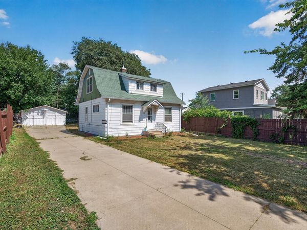 569 Hatch Avenue , Saint Paul, MN 55117