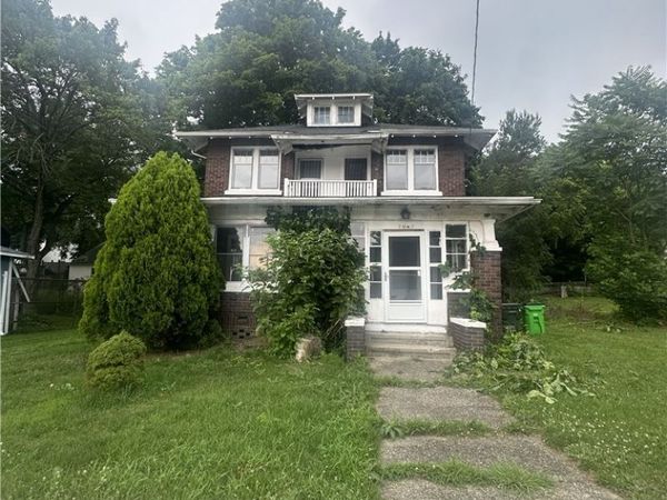 1043 S Webb Avenue , Alliance, OH 44601