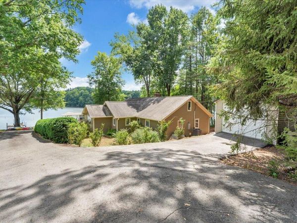 139 Clement DR , Wirtz, VA 24184