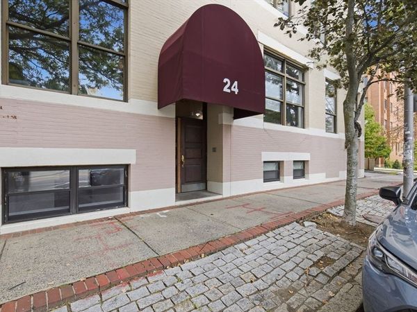 24 Norman St, Unit 1, Salem, MA 01970