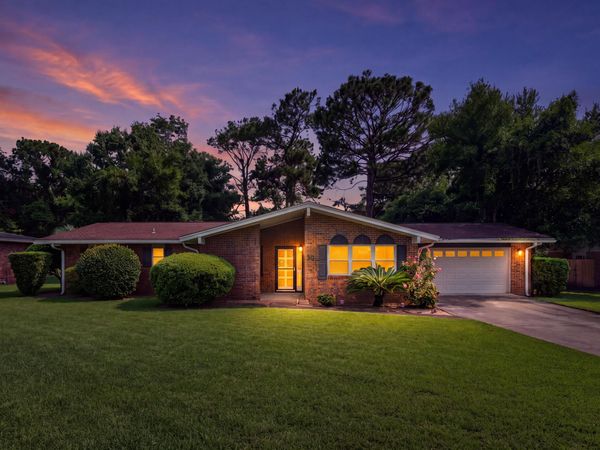 30 Walnut Avenue, Shalimar, FL 32579