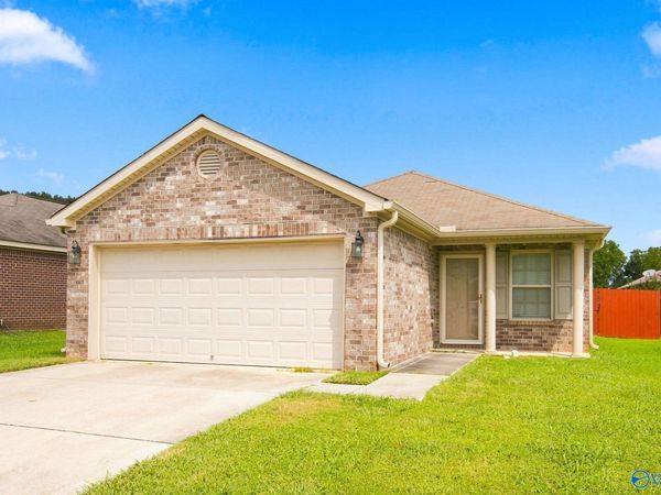 219 Valleyside Drive NE, Huntsville, AL 35810