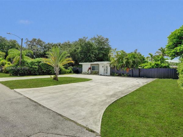 6104 SW 33rd St , Miramar, FL 33023