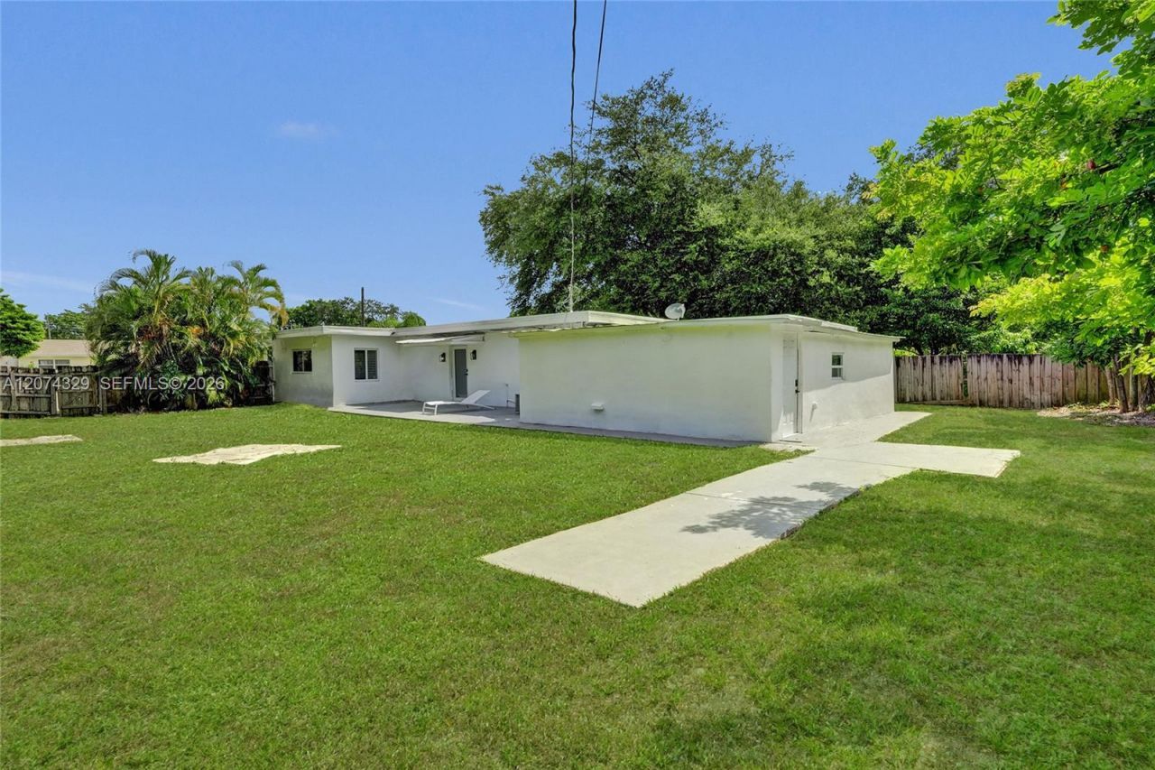 6104 SW 33rd St , Miramar, FL 33023 Photo