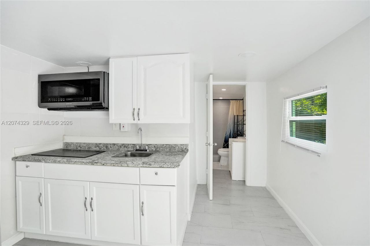 6104 SW 33rd St , Miramar, FL 33023 Photo
