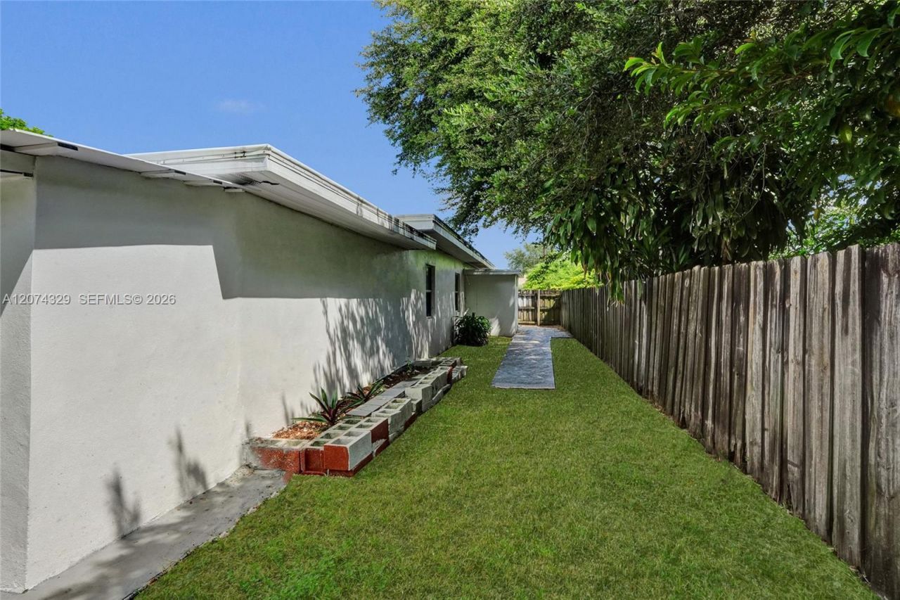 6104 SW 33rd St , Miramar, FL 33023 Photo