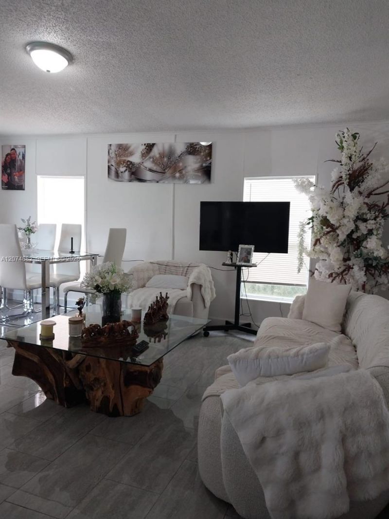 19800 SW 180th Ave  Lot#392, Miami, FL 33187 Photo