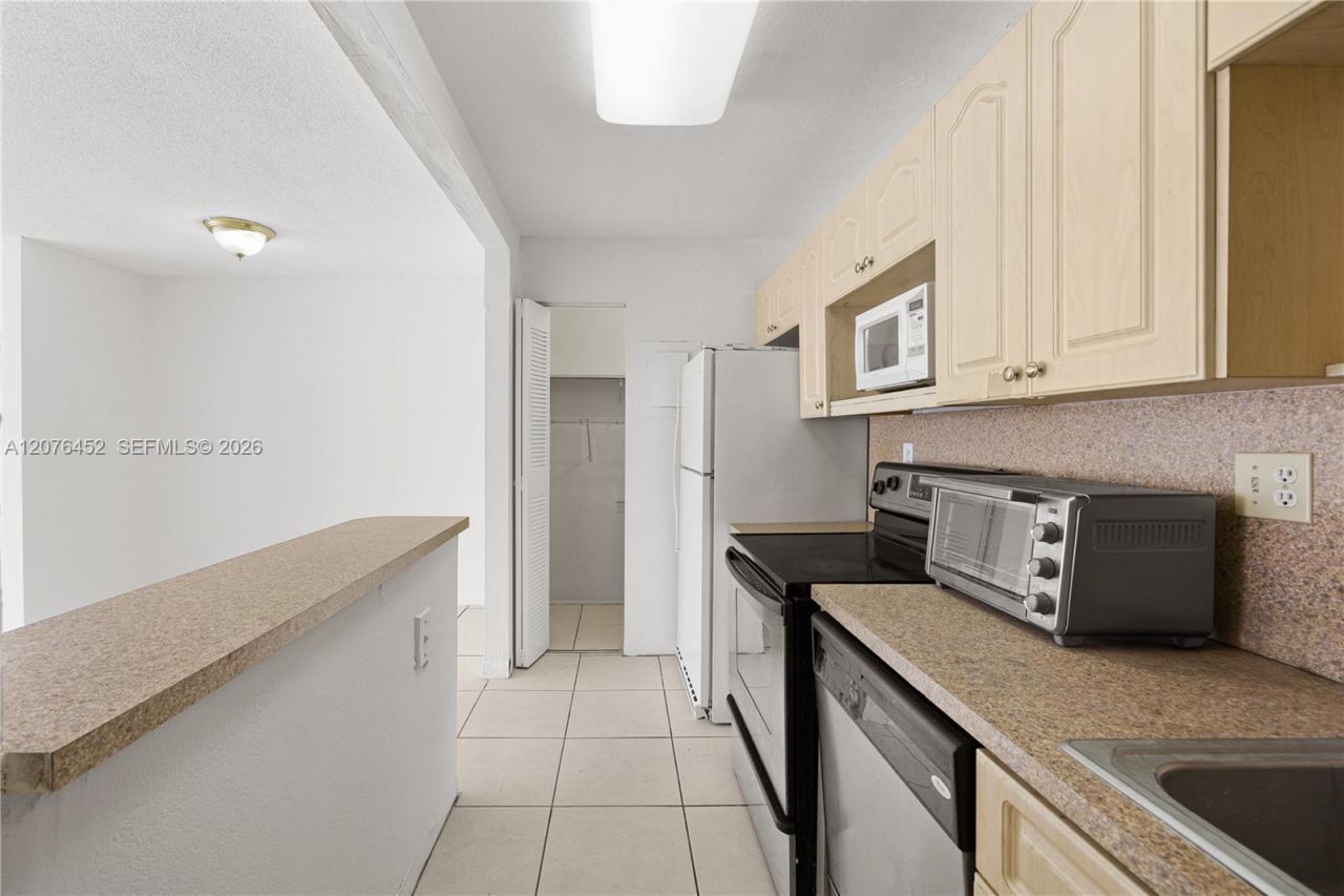4154 NW 79th Ave, Unit 2A, Doral, FL 33166 Photo