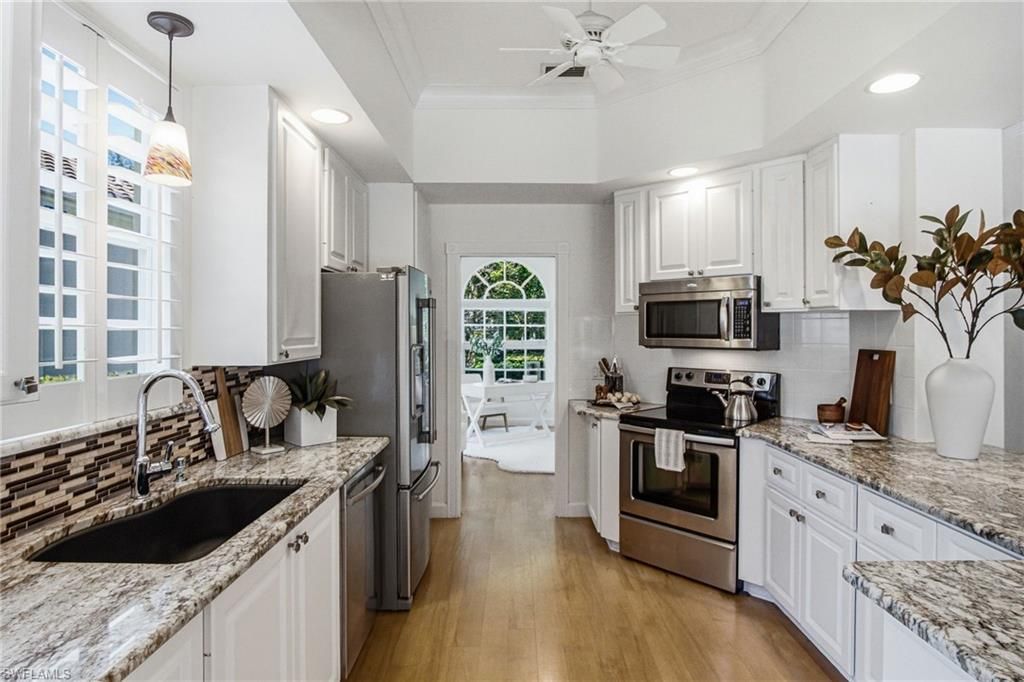 2737 Island Pond Ln, Naples, FL 34119 Photo