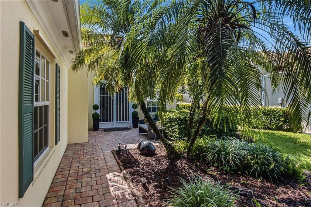 2737 Island Pond Ln, Naples, FL 34119 Photo