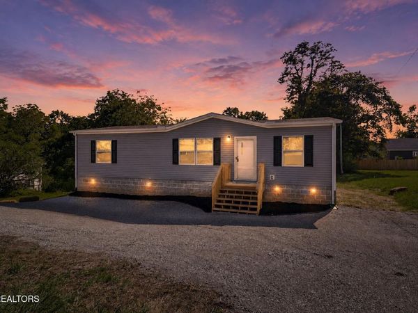 208 Garrett St, Jamestown, TN 38556