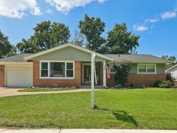 1212 Carswell Avenue , Elk Grove Village, IL 60007