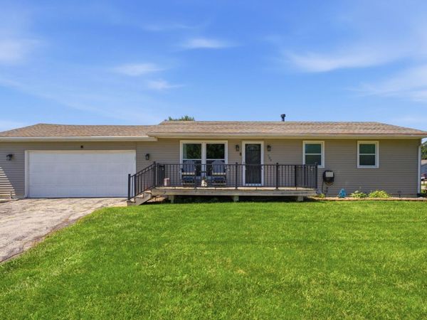 700 Seine Street , Blue Grass, IA 52726