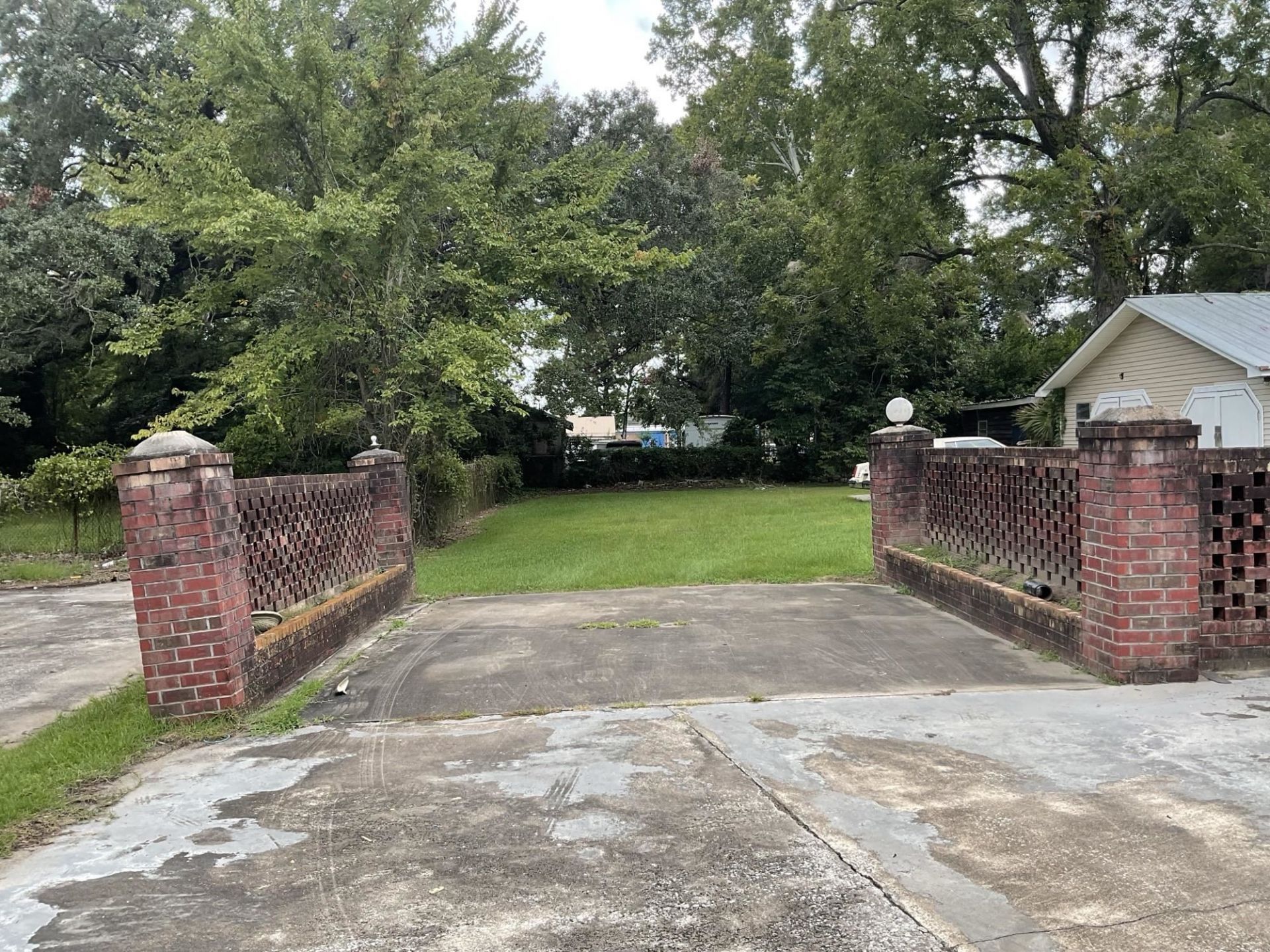 1617 Emanuel St. Photo 4