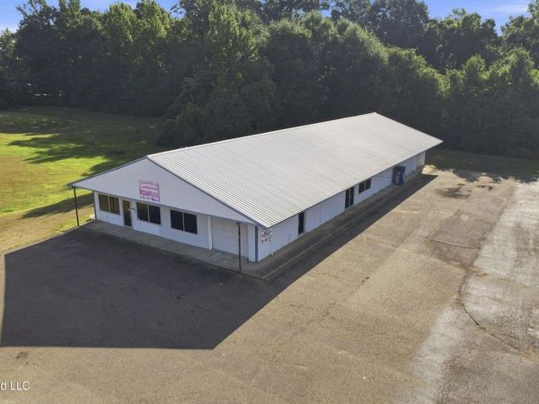 903 S Locust Street, McComb, MS 39648