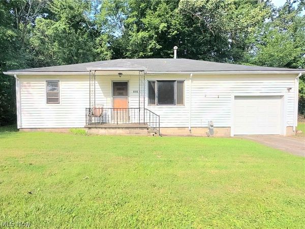 6118 Gladys Avenue , Elyria, OH 44035