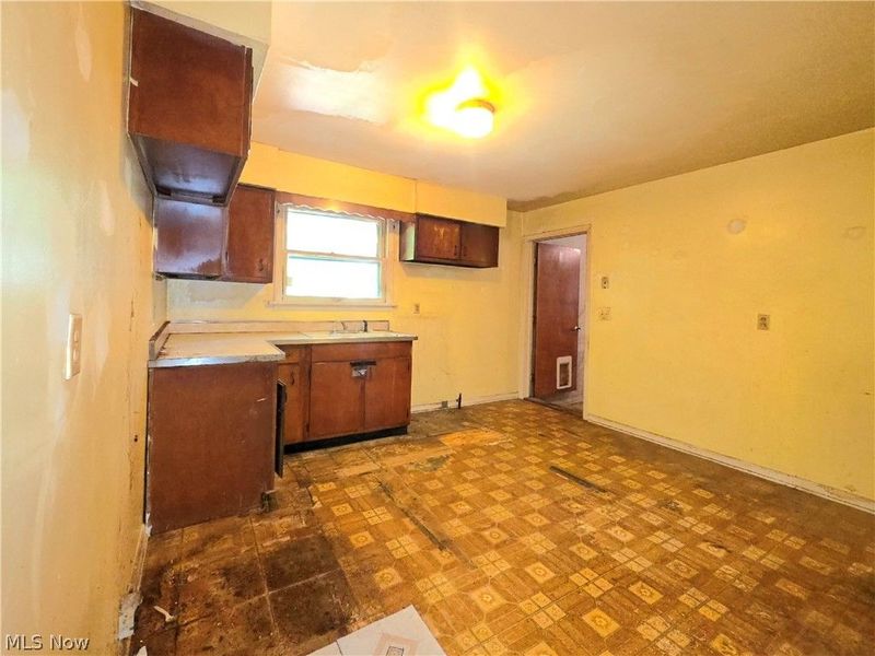 6118 Gladys Avenue, Elyria, OH 44035 Photo 10