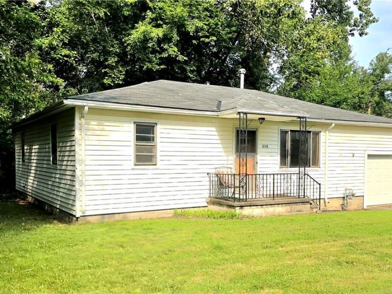 6118 Gladys Avenue, Elyria, OH 44035 Photo 2
