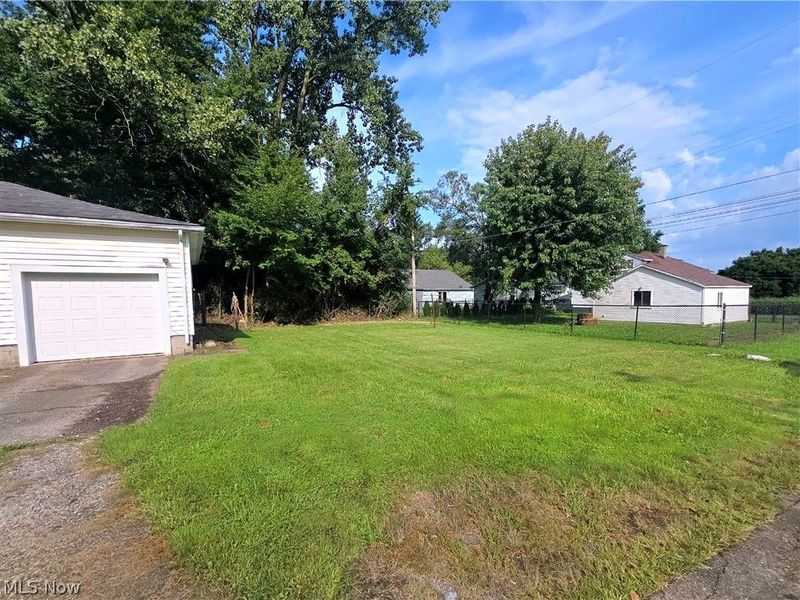 6118 Gladys Avenue, Elyria, OH 44035 Photo 4