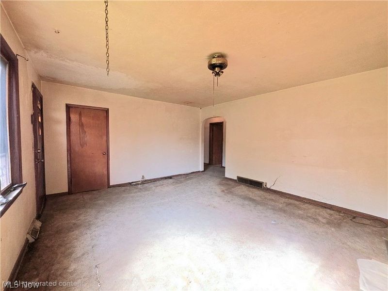 6118 Gladys Avenue, Elyria, OH 44035 Photo 9