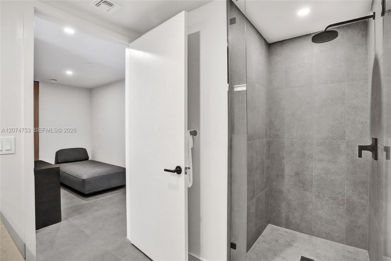 121 NE 5th St , Unit 2411, Miami, FL 33132 Photo