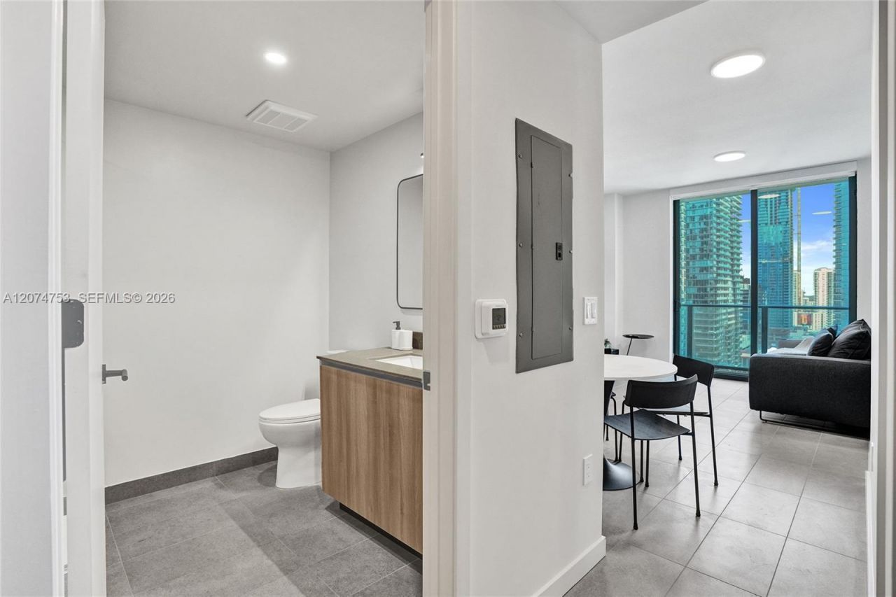 121 NE 5th St , Unit 2411, Miami, FL 33132 Photo
