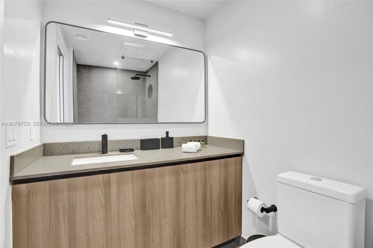 121 NE 5th St , Unit 2411, Miami, FL 33132 Photo