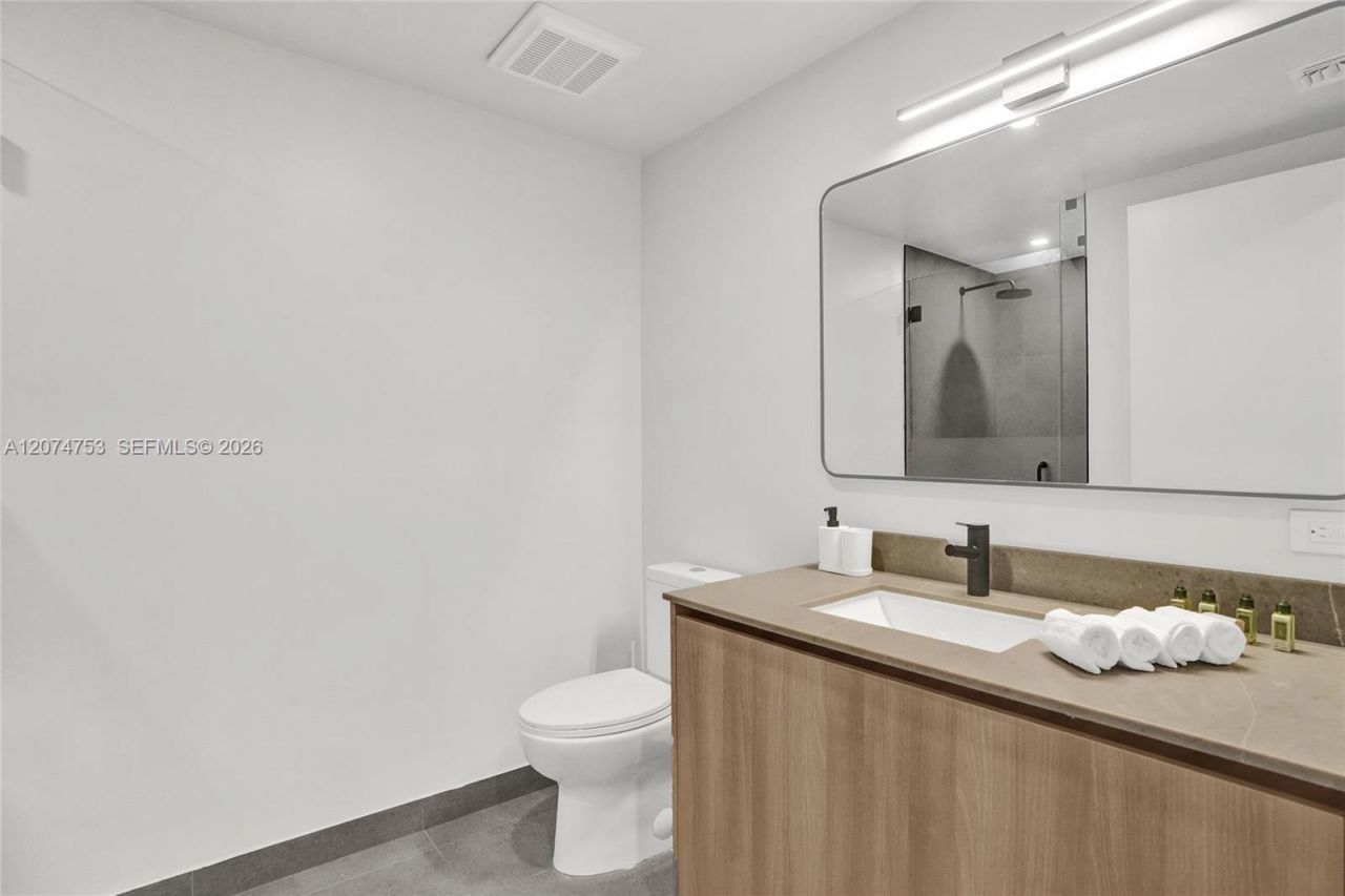 121 NE 5th St , Unit 2411, Miami, FL 33132 Photo