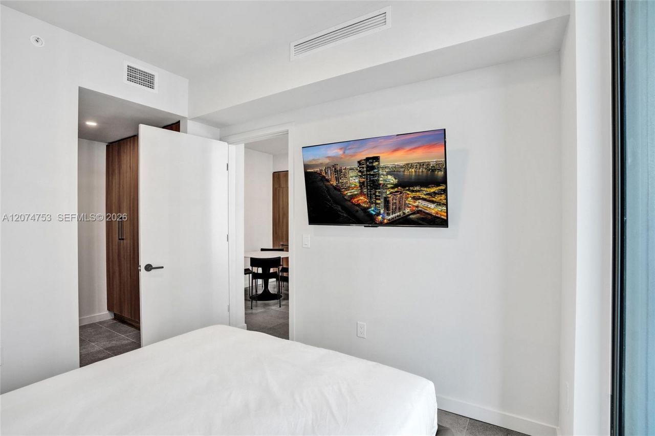 121 NE 5th St , Unit 2411, Miami, FL 33132 Photo