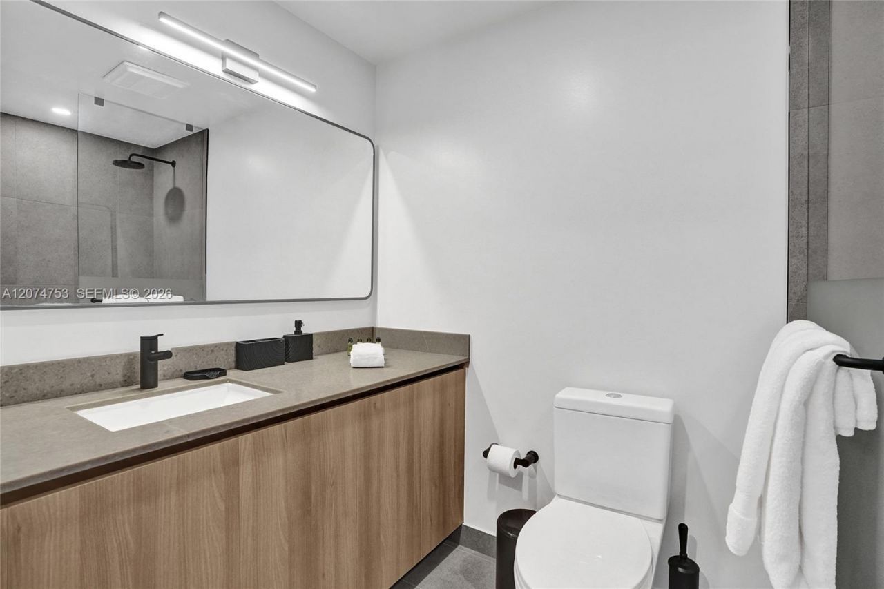 121 NE 5th St , Unit 2411, Miami, FL 33132 Photo