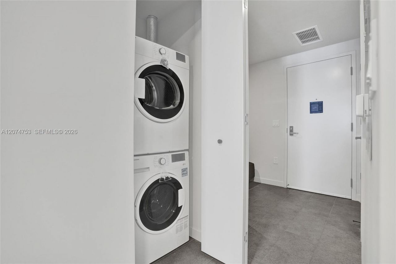 121 NE 5th St , Unit 2411, Miami, FL 33132 Photo