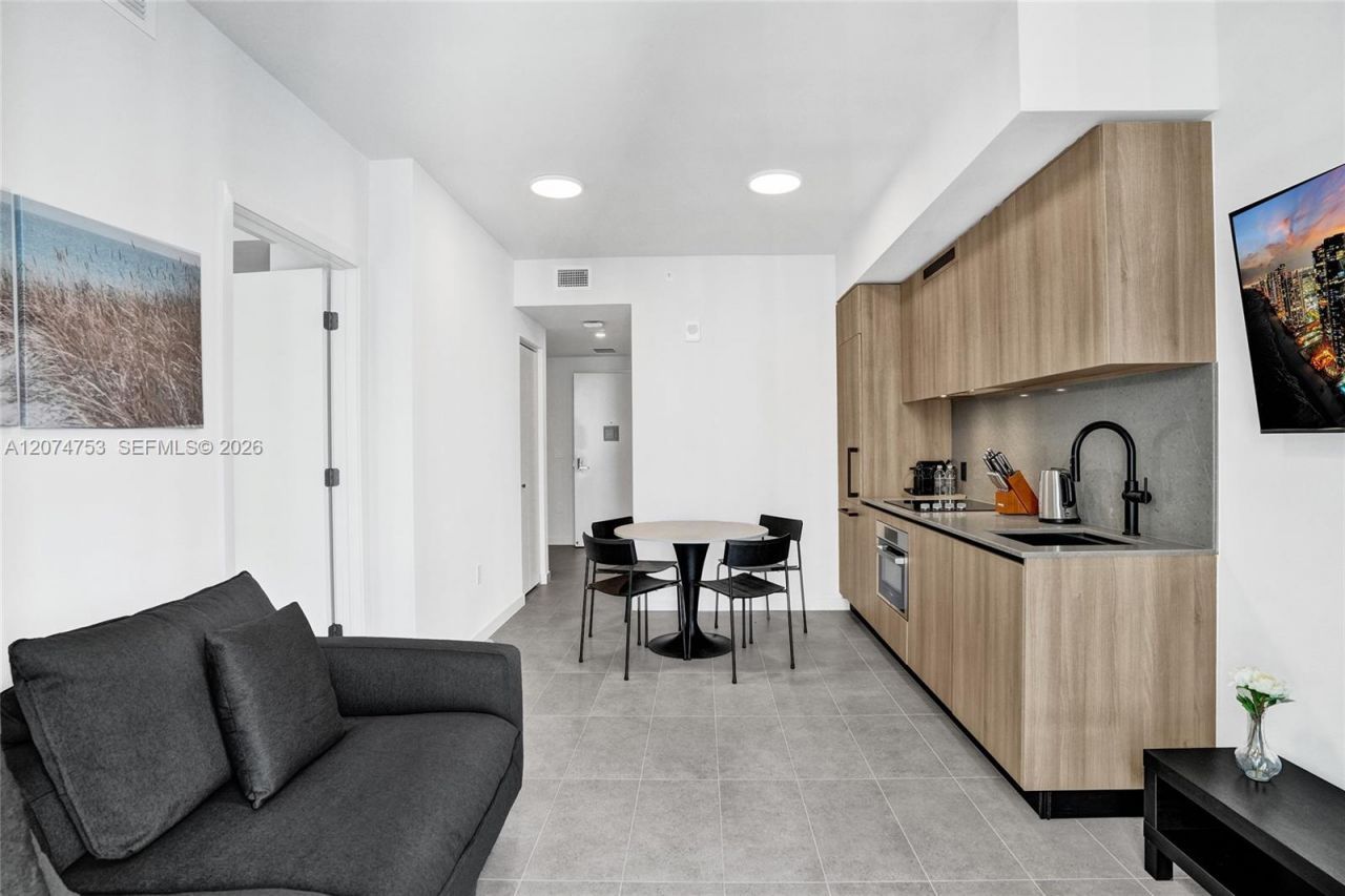 121 NE 5th St , Unit 2411, Miami, FL 33132 Photo