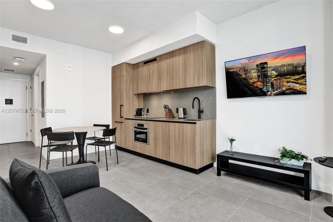 121 NE 5th St , Unit 2411, Miami, FL 33132 Photo