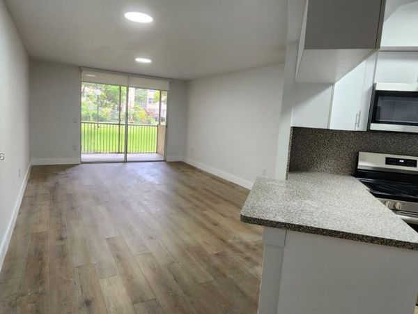 8363 Lake Dr, Unit 108, Doral, FL 33166