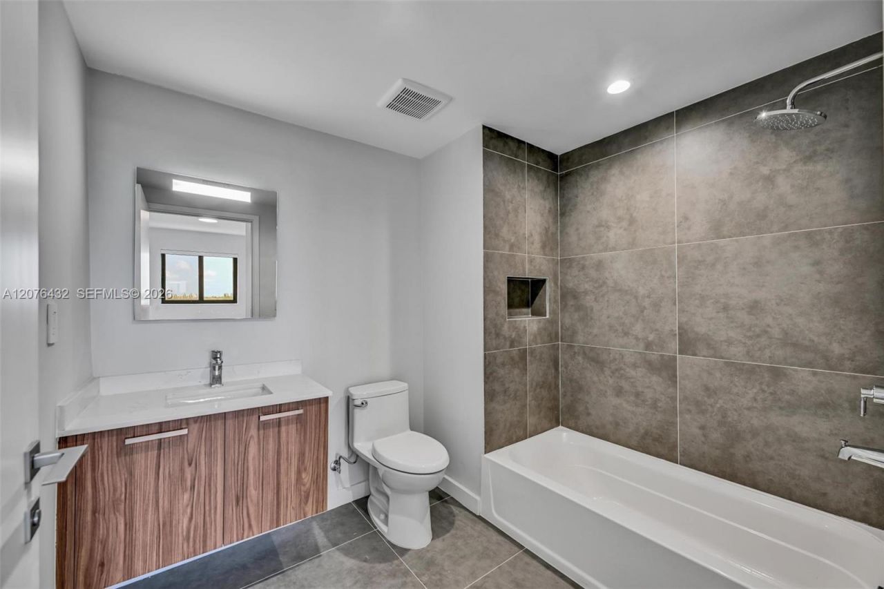 840 NE 130th St , Unit 508, North Miami, FL 33161 Photo