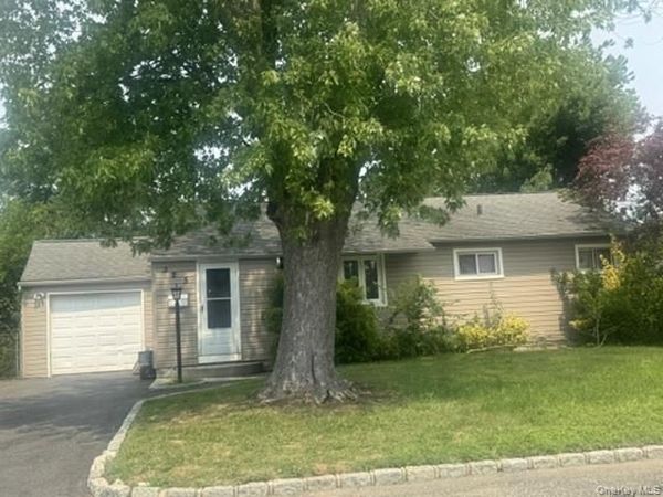 325 Glynn Street , North Babylon, NY 11703