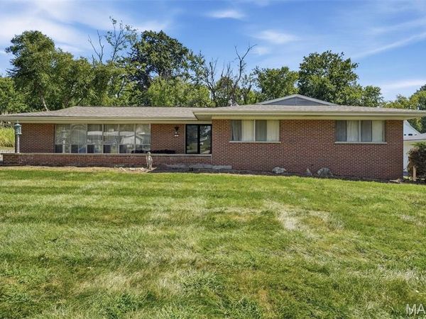 8 Wedgewood Lane, St Louis, MO 63141