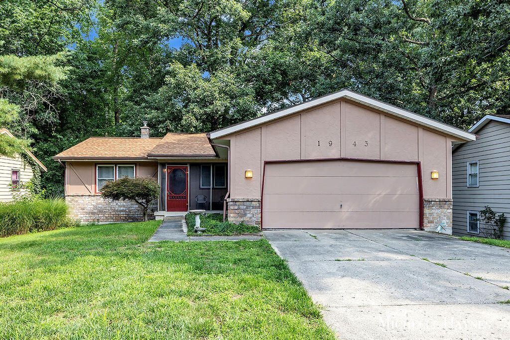 1943 Cannon Street Sw, Wyoming, MI 49519 Main Photo