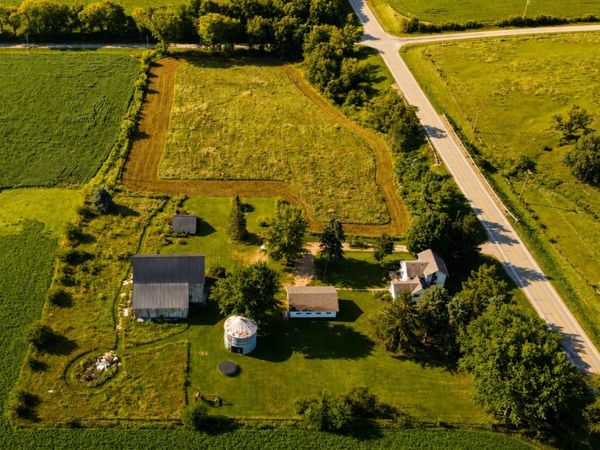 2095 N Freeport Road, Polo, IL 61064
